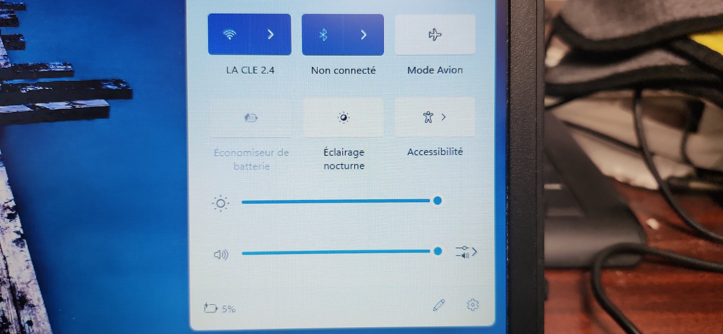 *DELL LATITUDE 7480 CORE i5 7300U(COUVERCLE LEGEREMENT GRADE B REGARDER PHOTOS)