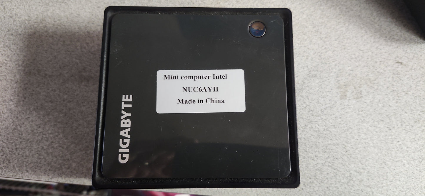 *MINI TOUR GIGABYTE GB BXBT 1900 INTEL CELERON