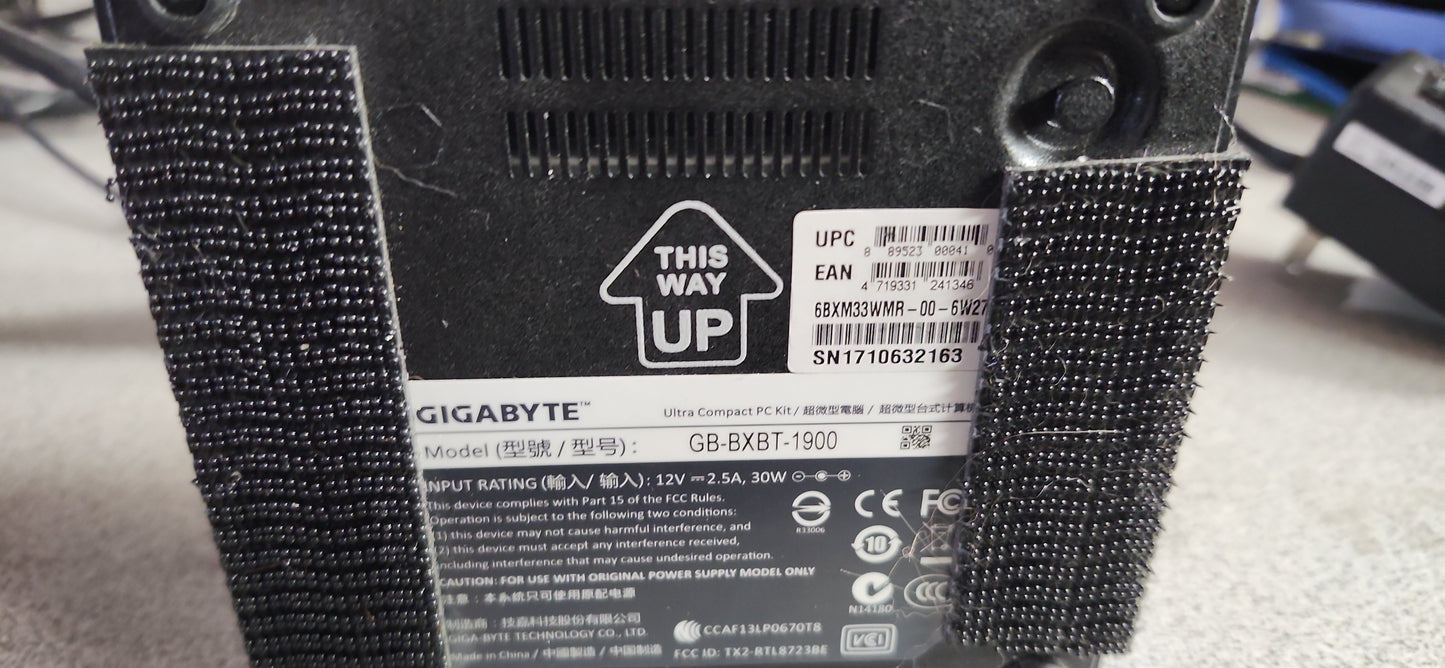 *MINI TOUR GIGABYTE GB BXBT 1900 INTEL CELERON