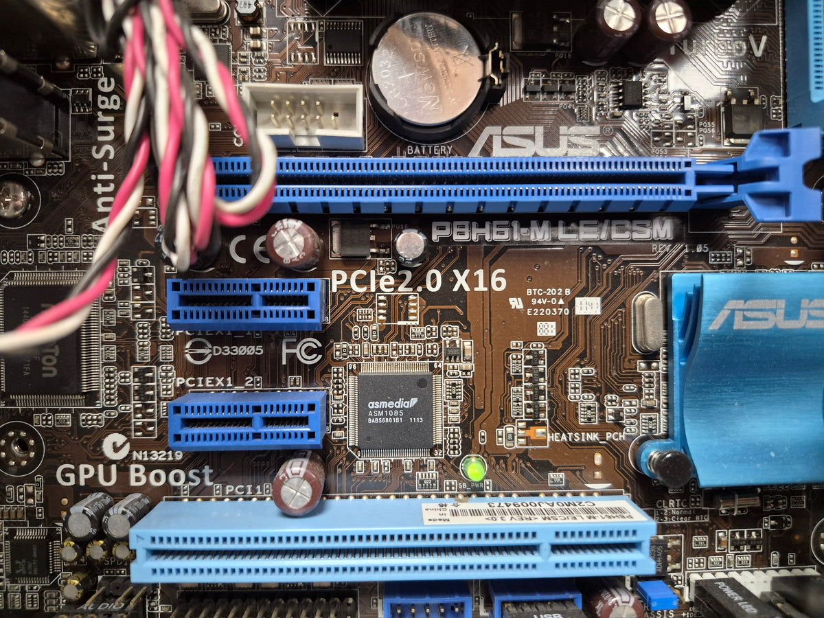 Tour ASUS P8H61-M LE CSM — carte mère PCIe 2.0 x16 avec slot GPU disponible