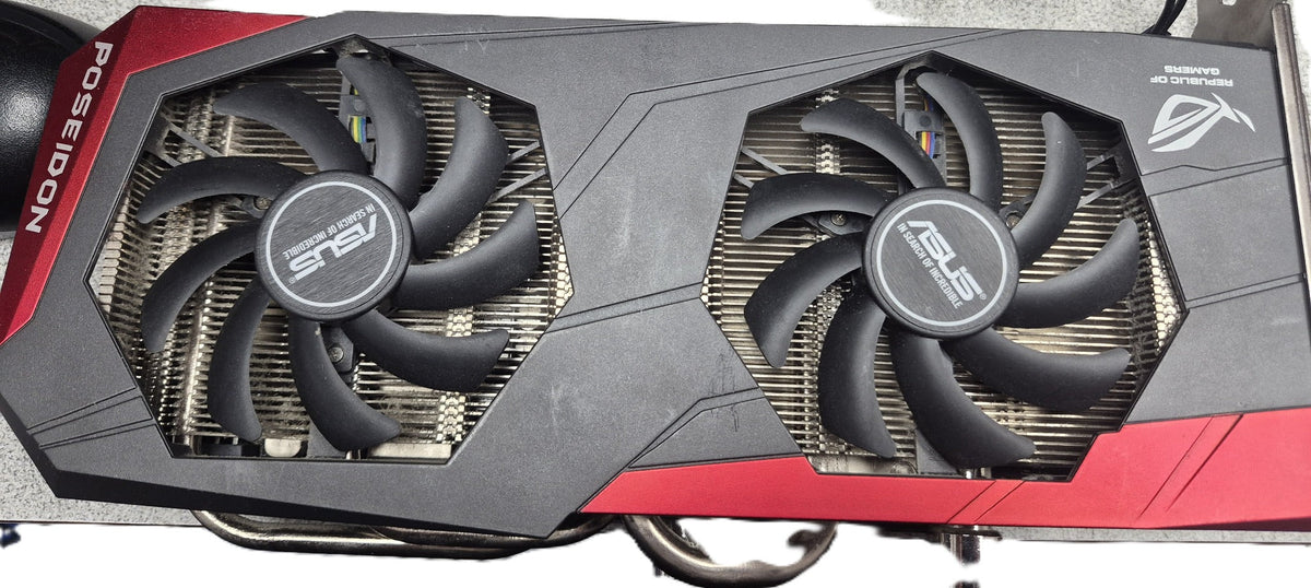 ASUS GTX 980 Poseidon — vue dessus angle gauche ROG Republic of Gamers