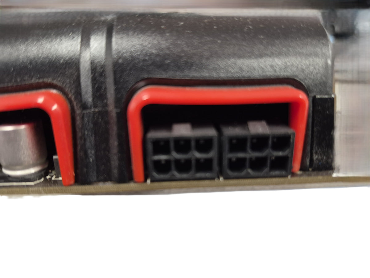 Diamond ATI Radeon HD 5850 — vue de côté avec connecteur PCIe 6 broches