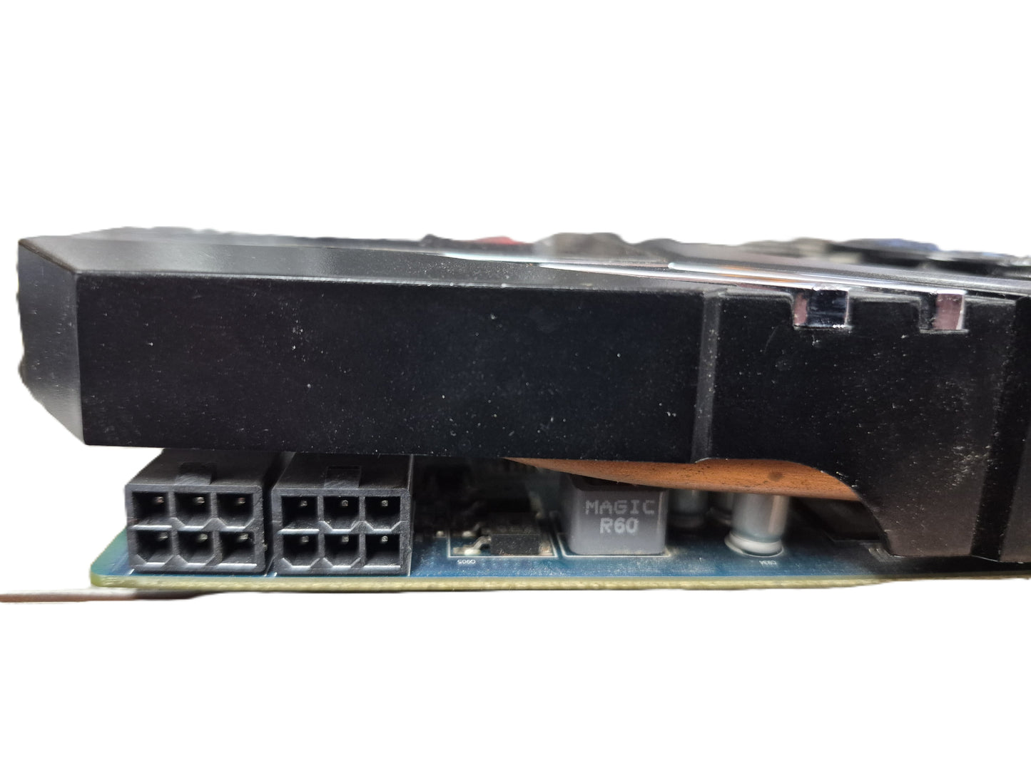 AMD Radeon HD 6870 Series — 1 Go GDDR5 — PCIe x16 — 2x DVI / DisplayPort / HDMI