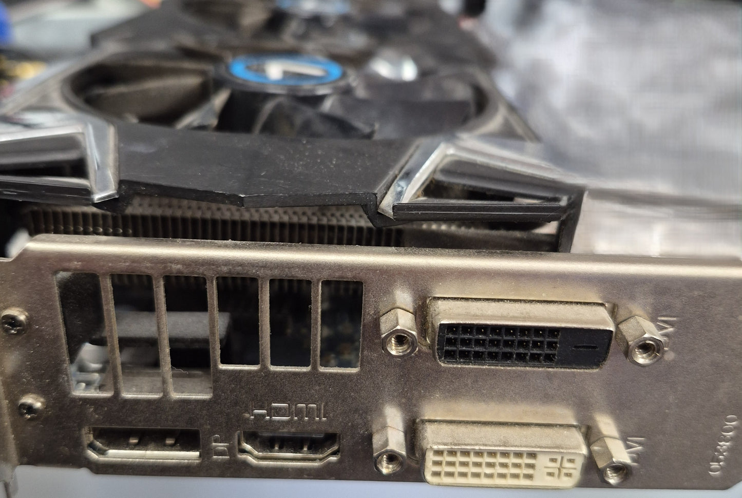 AMD Radeon R9 200 / HD 7970 Series — 3 Go GDDR5 — PCIe x16 — 2x DVI / HDMI / DisplayPort