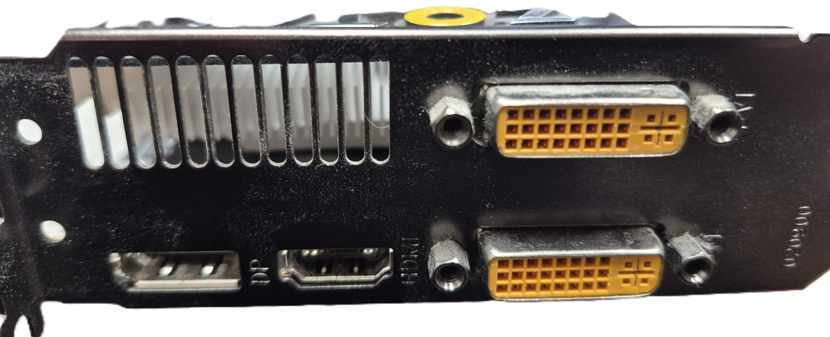 ZOTAC GeForce GTS 450 — connecteur alimentation 6 broches PCIe et condensateurs