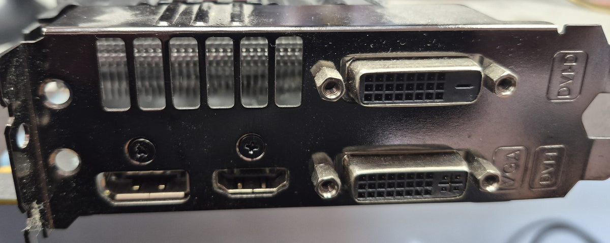 ASUS GeForce GTX 770 DirectCU II — sorties vidéo : 2x DVI-I + HDMI + DisplayPort