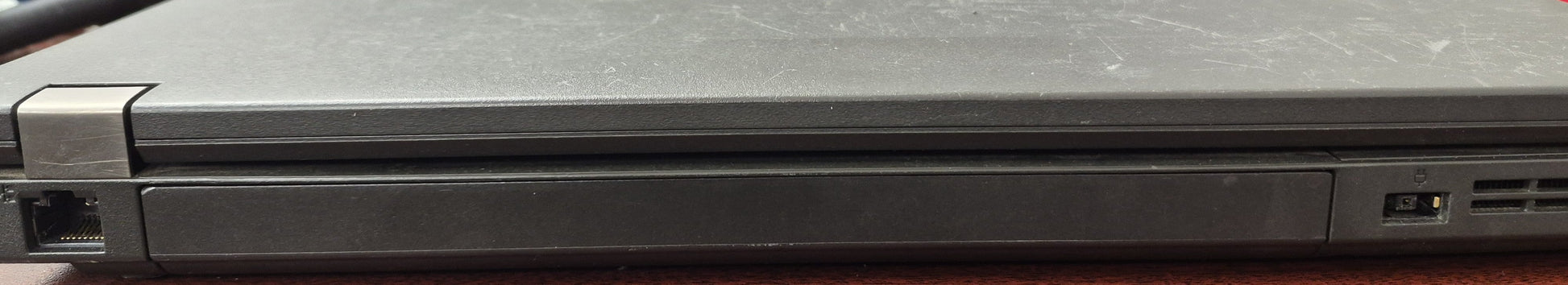 Lenovo ThinkPad L440 - dessous avec étiquette