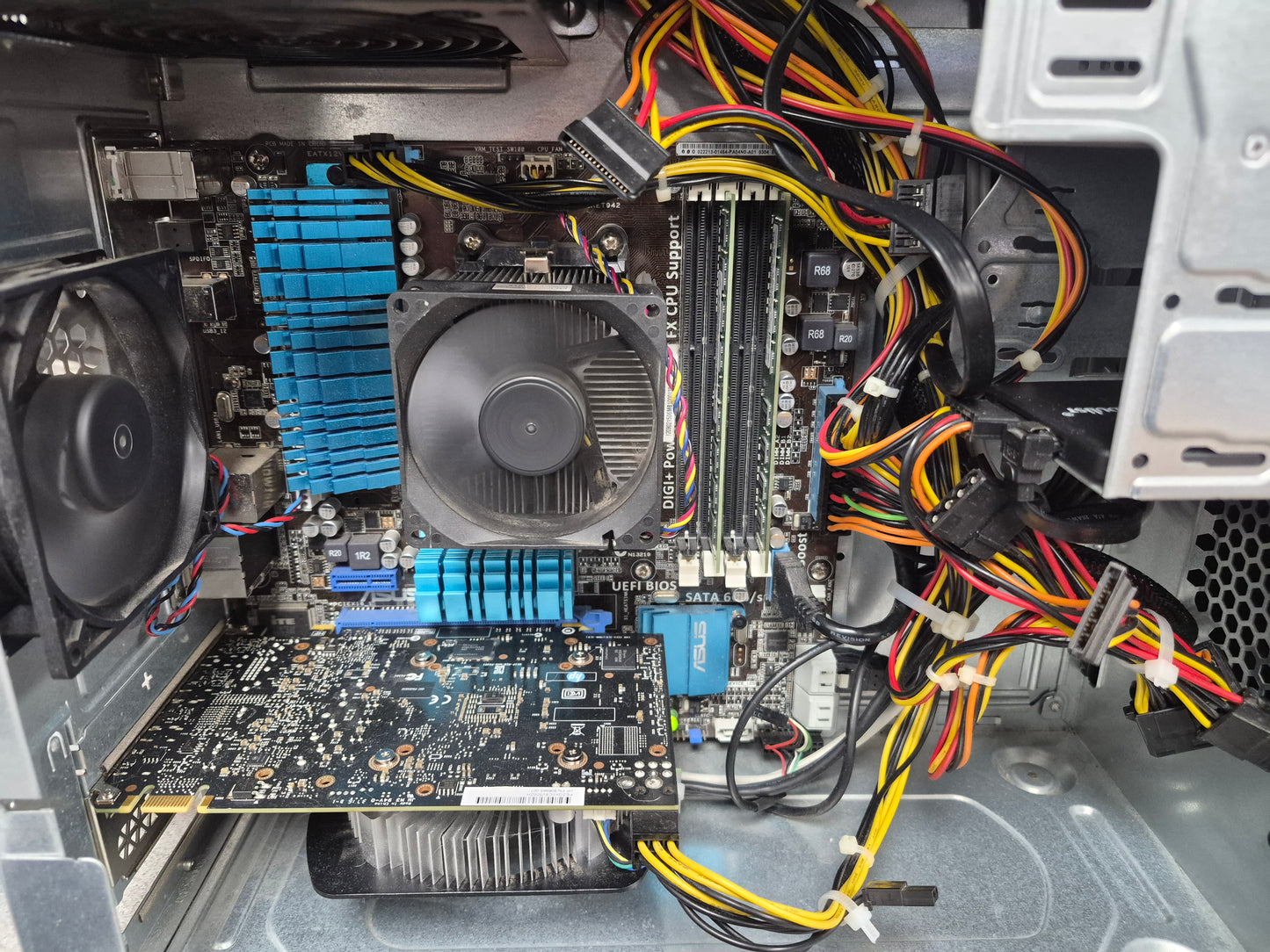 ASUS Essentio CM1855 — AMD FX-8120 8 cœurs | 8 Go DDR3 | 256 Go SSD | GTX 960 2 Go | Win 11