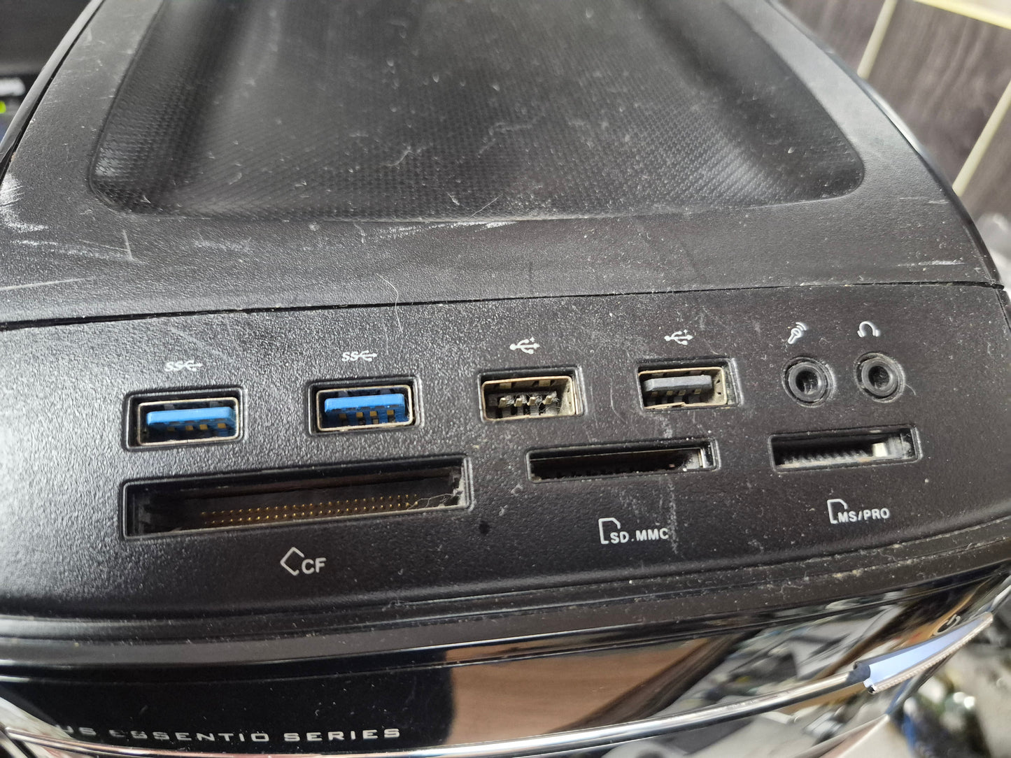 ASUS CM1855 - vue supplémentaire