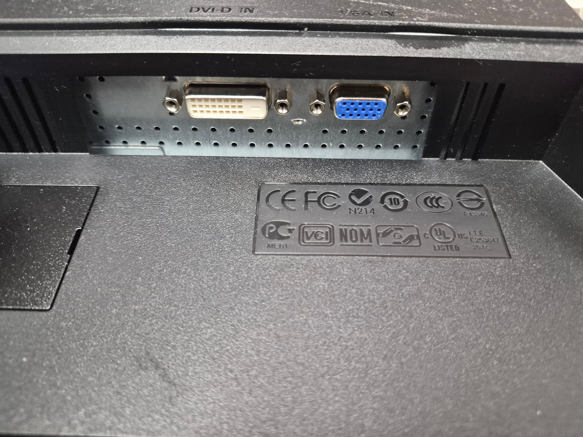 Acer V223W - ports DVI-D et VGA visibles sous l'écran