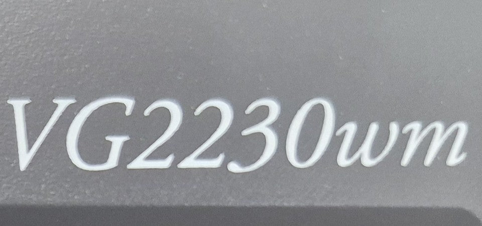 ViewSonic VG2230WM - logo modèle sur le panneau avant