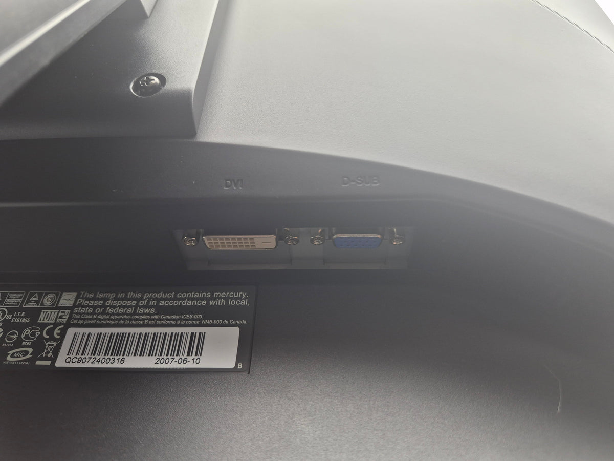 ViewSonic VG2230WM - ports DVI et VGA visibles en bas