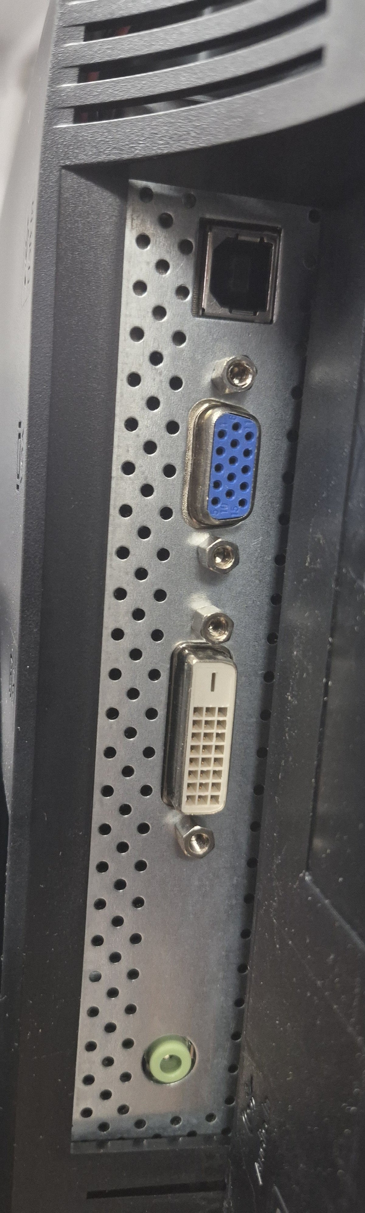 HP w2207 - ports VGA DVI et audio arrière