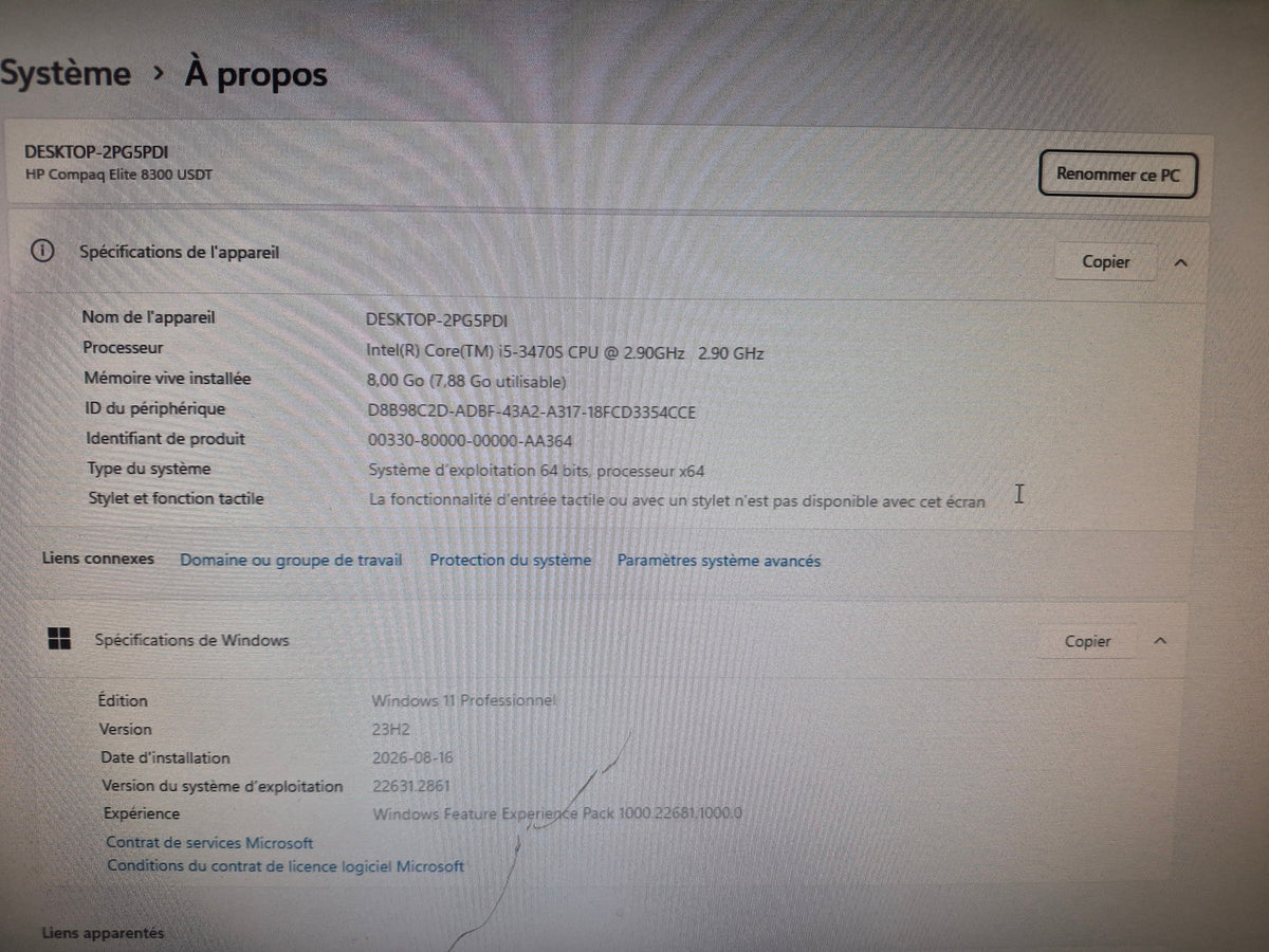 HP Compaq Elite 8300 USDT — étiquette du bas avec numéro de série et modèle