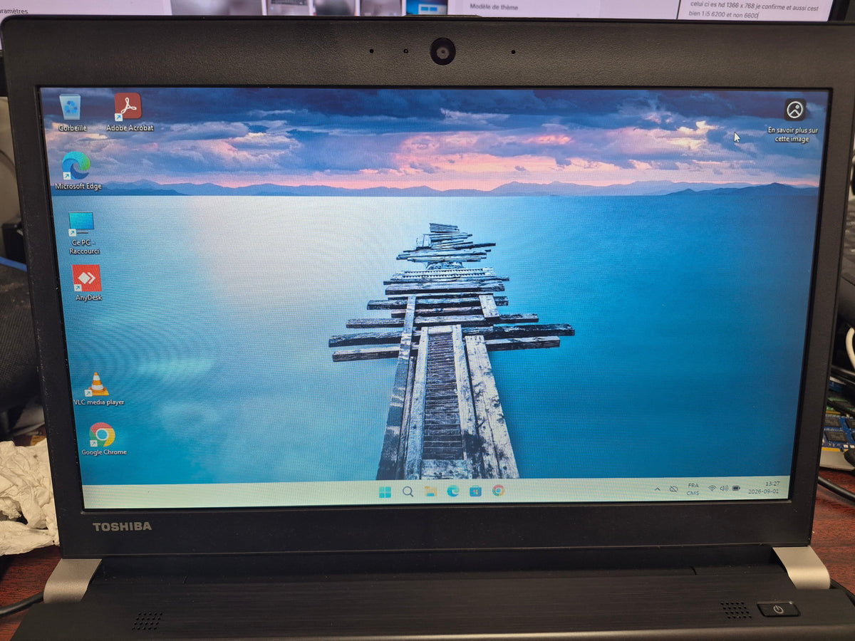 Toshiba Portégé R30-A — vue de face écran 13.3 pouces allumé Windows 11 Pro, webcam intégrée