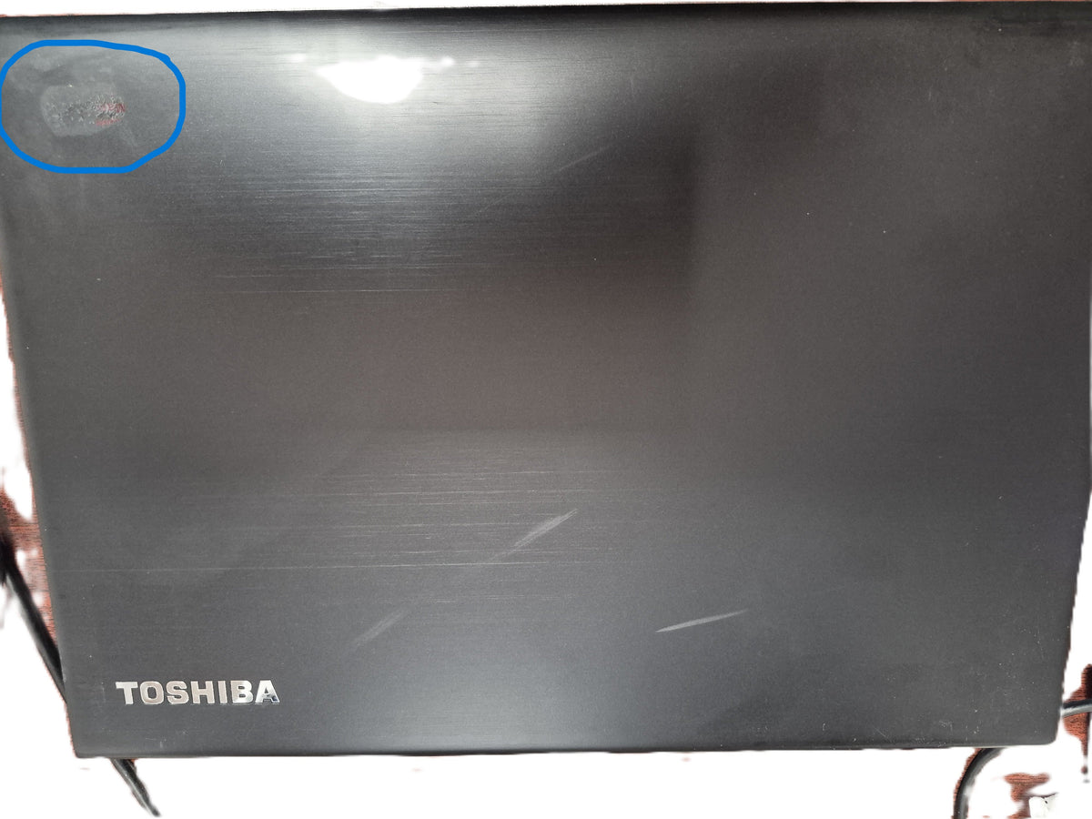 Toshiba Portégé R30-A — vue grand angle ouverte clavier rétroéclairé et écran
