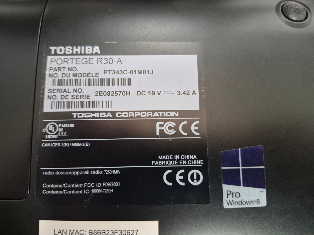 Toshiba Portégé R30-A — vue latérale ports et charnières