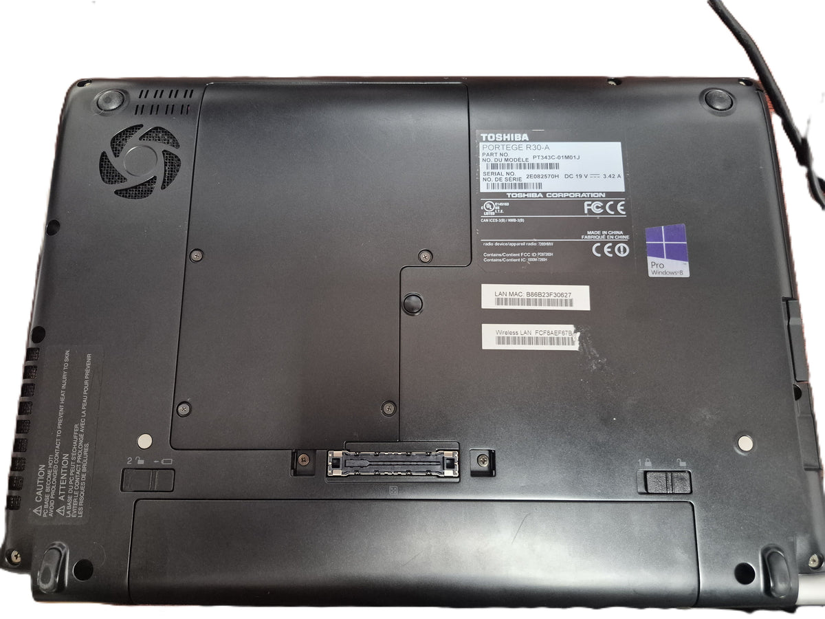 Toshiba Portégé R30-A — vue latérale droite ventilation et ports