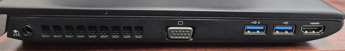 Toshiba Portégé R30-A — dessous du portable avec étiquette modèle PT343C-01M01J, Made in China