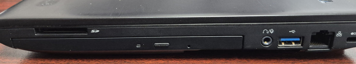 Toshiba Portégé R30-A — dessous vue complète, ventilation, trappe mémoire/SSD