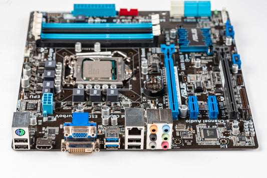 *ASUS P8H77-M PRO + Core i7-3770 + 4Go DDR3